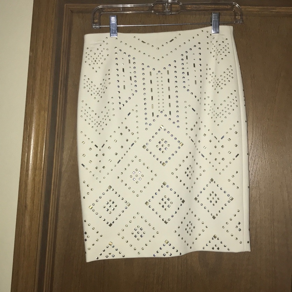Skirt gold / silver jewlrey slit in back w zipper
